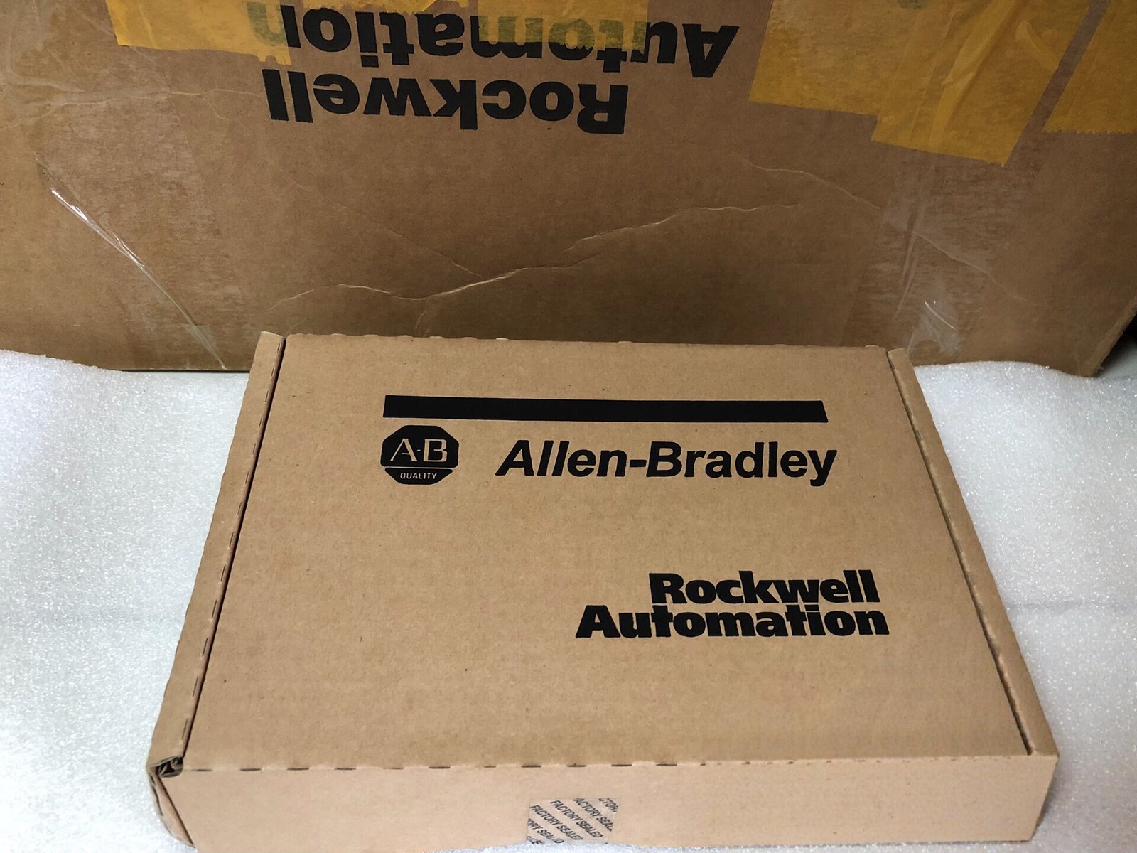 NEW OPEN BOX Allen-Bradley 1746-OX8 SLC 500 Output Module 1746-0X8 STK H275