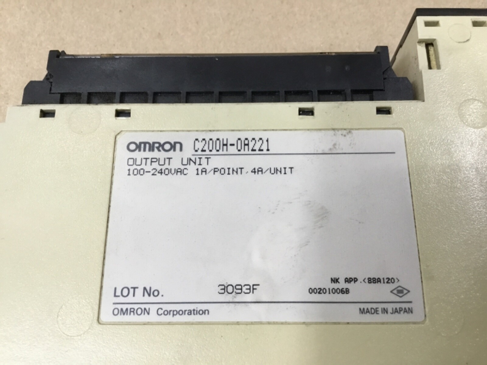 OMRON SYSMAC C200H-OA221 OUTPUT UNIT 100-240VAC OA221 #30I25