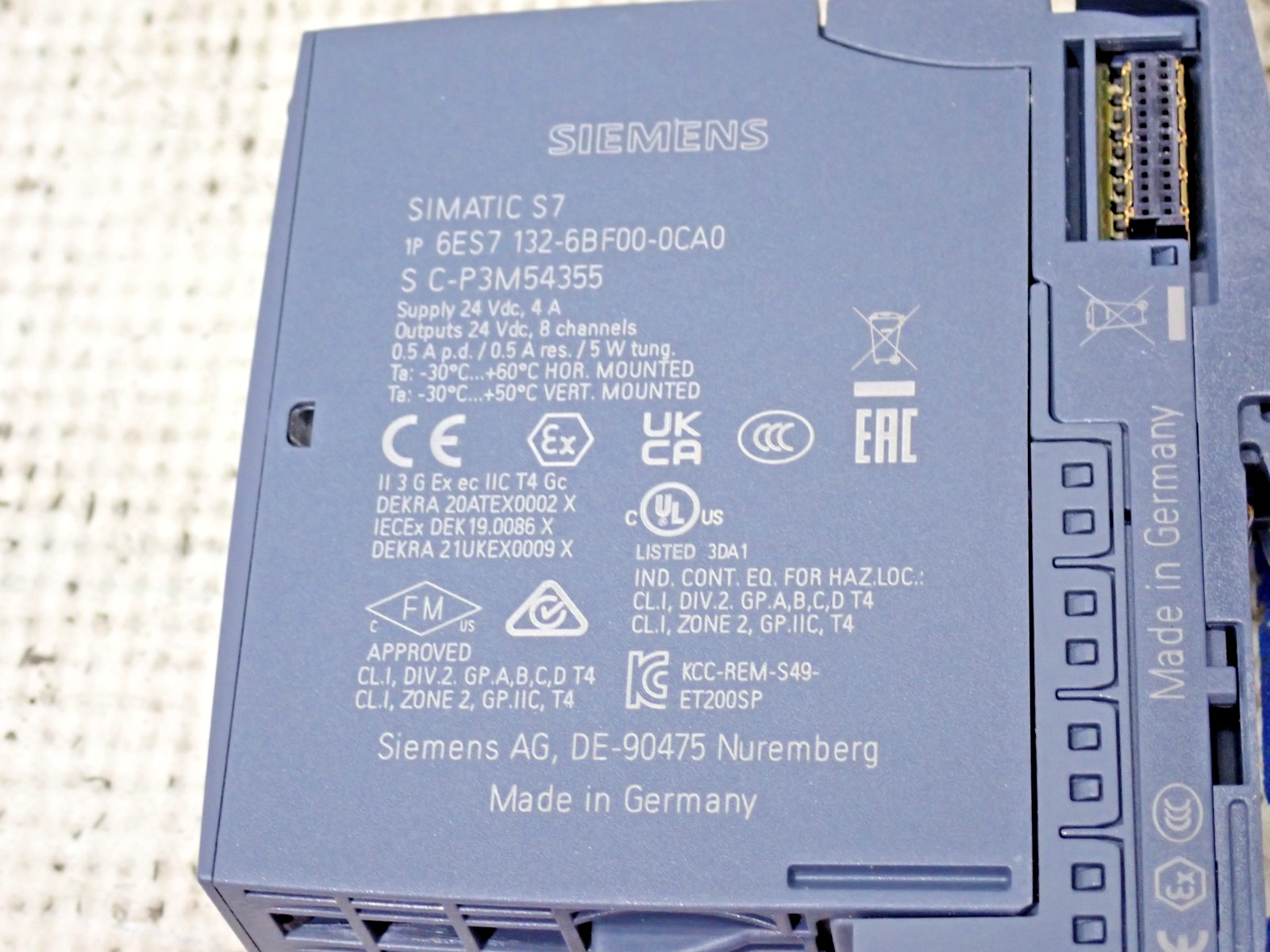 Siemens 6ES7 132-6BF00-0CA0 Output Module Simatic S7 W/6ES7193-6BP20-0BA0 Base