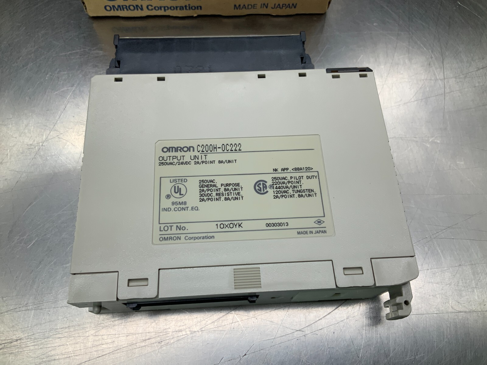 Omron C200H-OC222 Output Module Relay