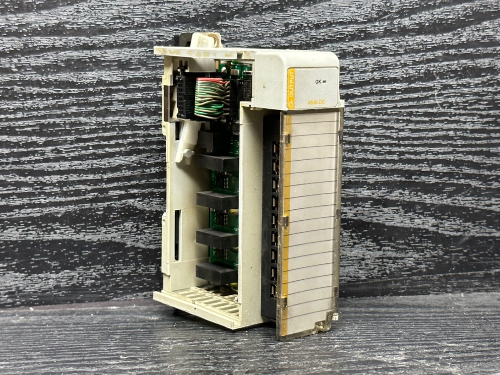 Allen Bradley 1769-OF4VI 0F4VI 0F4V1 A FW 2.1 CompactLogix Voltage Output 4Point