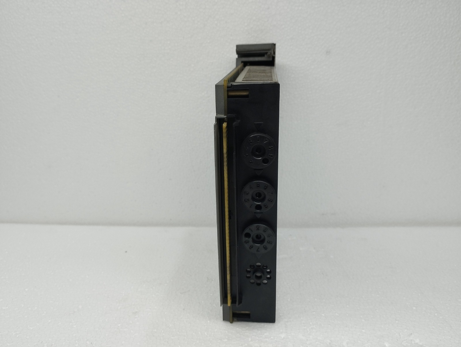TSXAEM1613 – Schneider TELEMECANIQUE – TSXAEM1613 / Analog Input Module Used