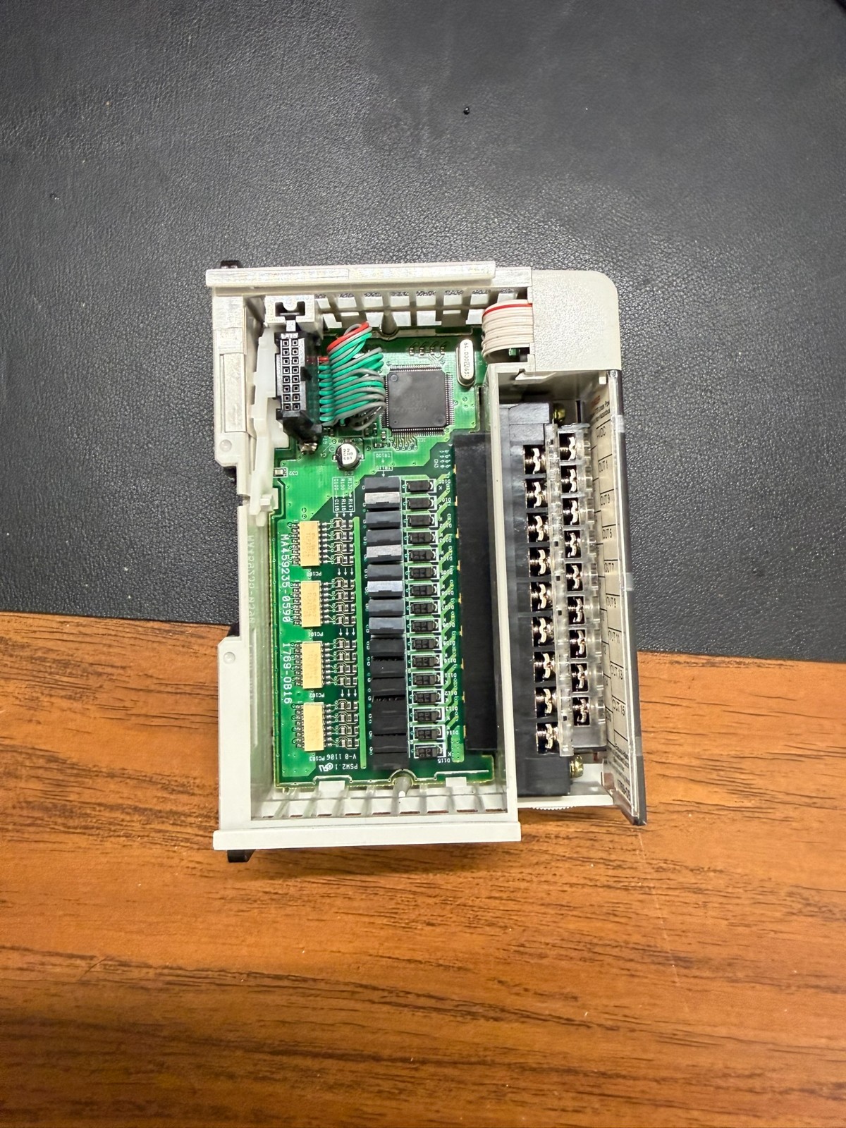 Allen-Bradley 1769-OB16 PLC Output Module