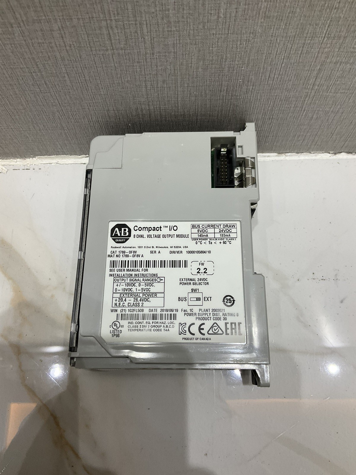 ALLEN BRADLEY 1769-OF8V/A 8 CHANNEL VOLTAGE OUTPUT MODULE