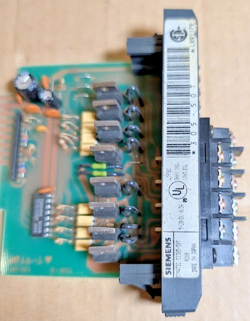 Siemens / Texas Instruments 305-50T Digital Output Module, 8pt, 5-24VDC (NNB)