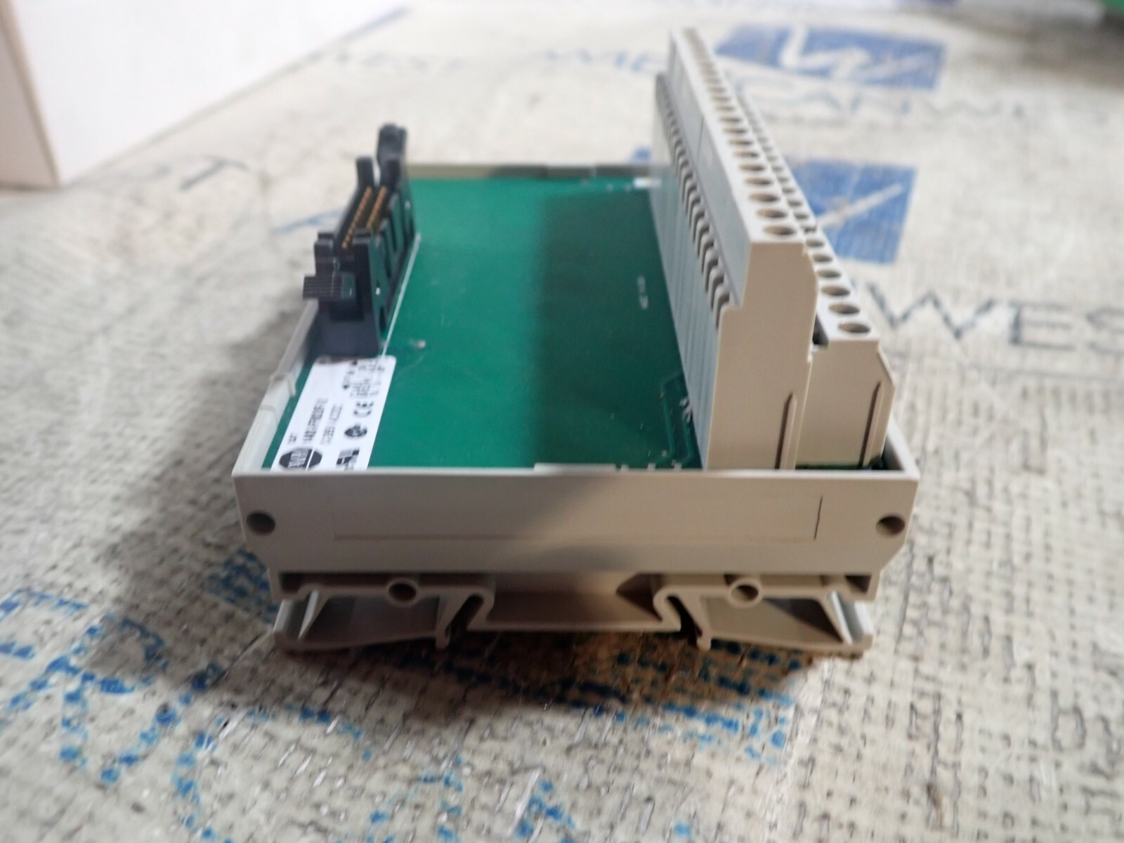 Allen Bradley 1492-IFM20F-2 0-265V AC/DC Interface Module