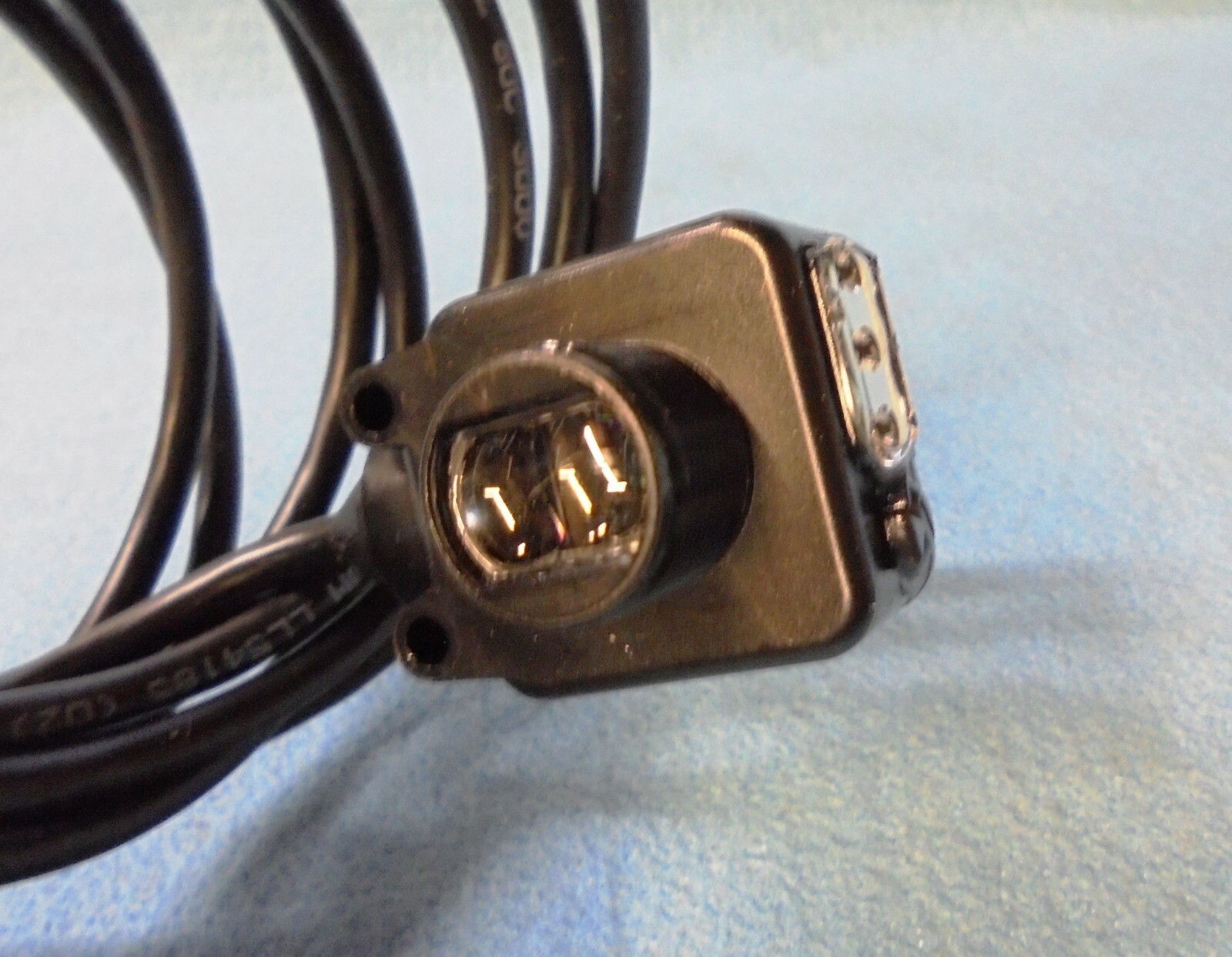 EATON PHOTOELECTRIC SENSOR E65-SMSD200-GL AC/DC SERIES A1