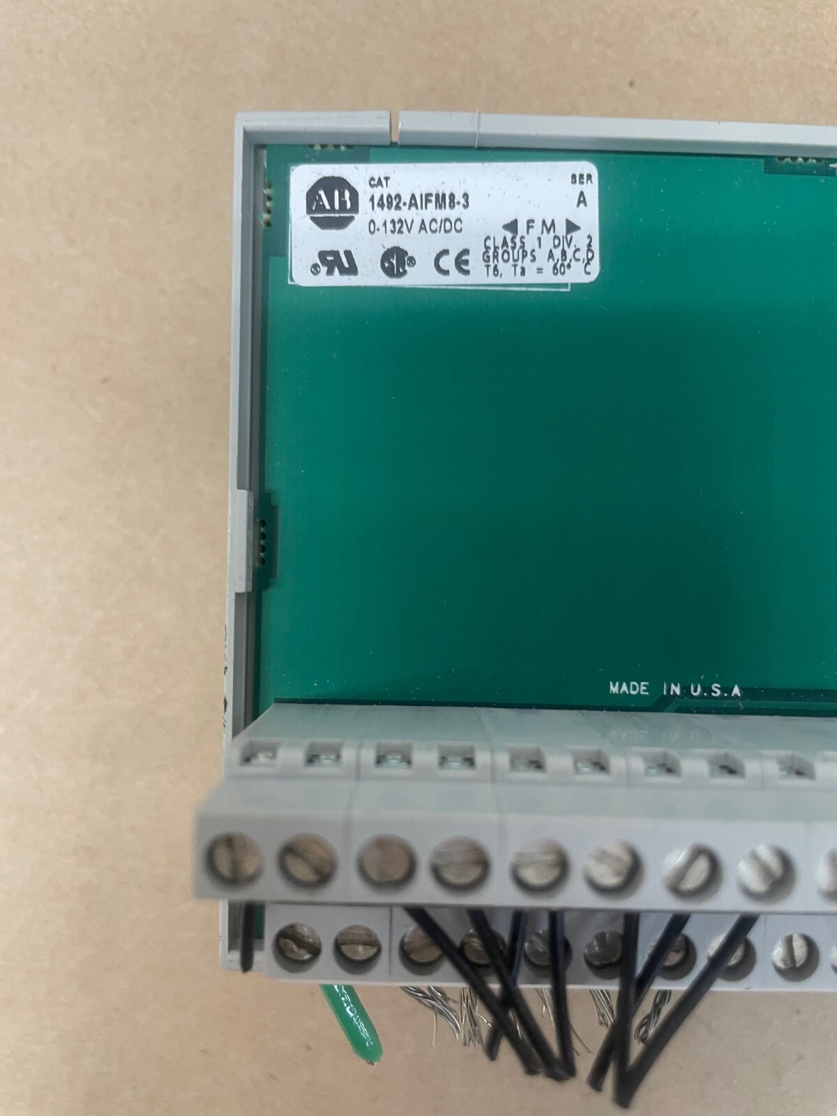 Allen Bradley 1492-AIFM8-3 PLC Output Module, 0-132 AC/DC Series A