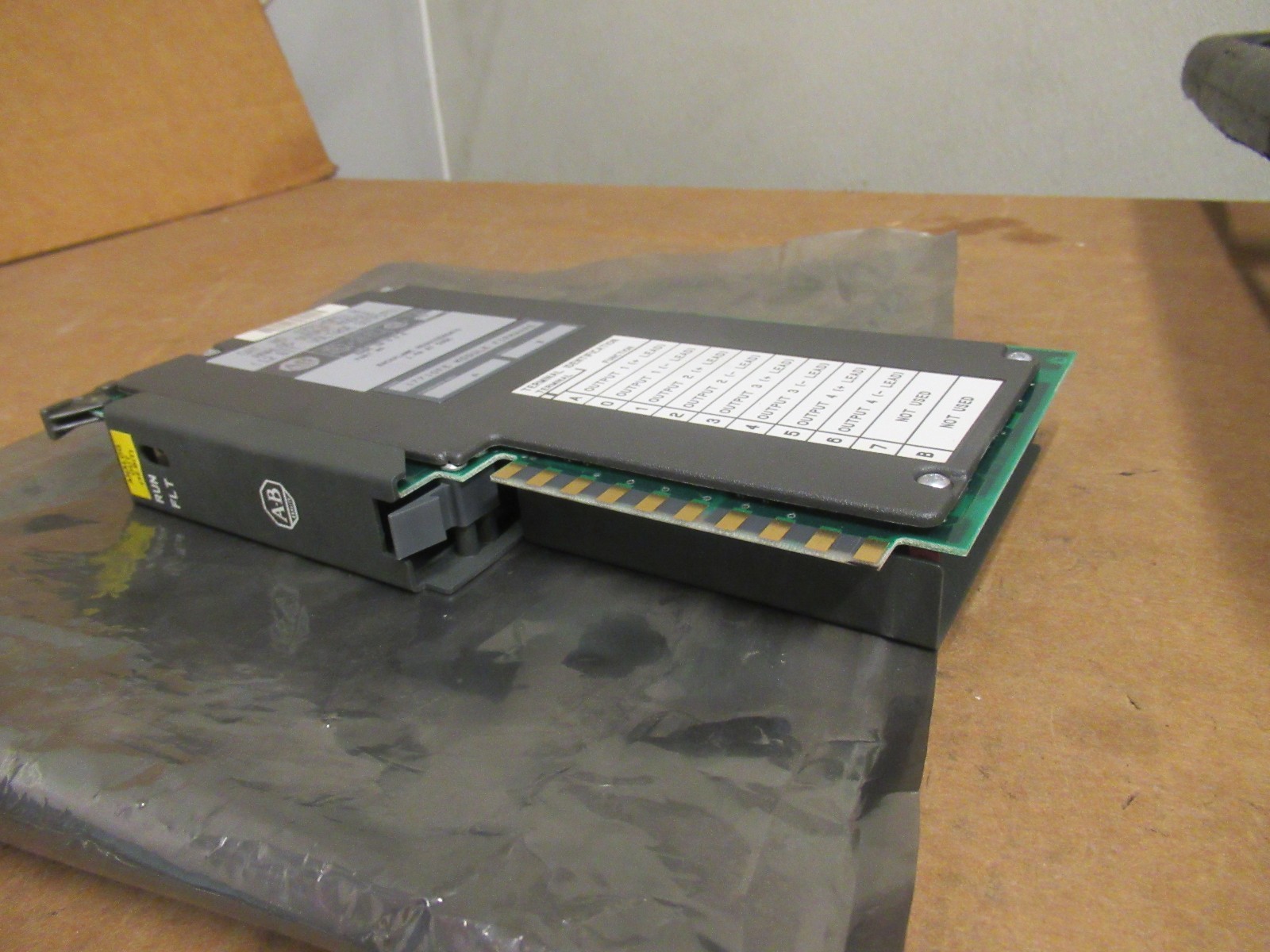 ALLEN BRADLEY ANALOG OUTPUT MODULE 1771-0FE1 17710FE1 SERIES B NEW