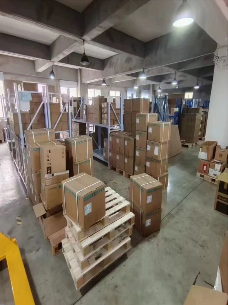 6ES7151-1BA02-0AB0 ONE Siemens 6ES7 151-1BA02-0AB0 NEW