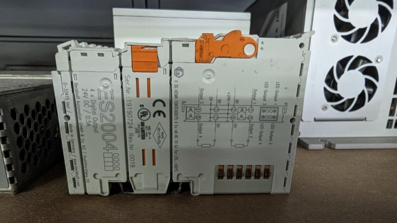 CX5140-0155 BECKHOFF plc controller 4GB Plus Beckhoff EK1122 And BECKHOFF ES2004