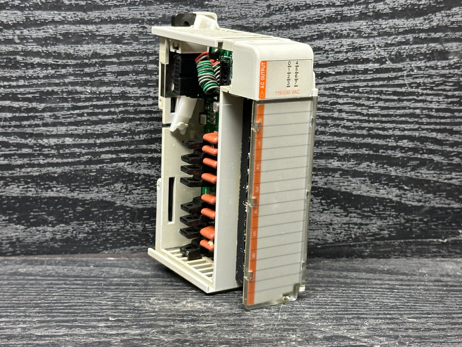 Allen Bradley 1769-OA8 1769-0A8 B Compact I/O MicroLogix Output Module 8 Pt PLC