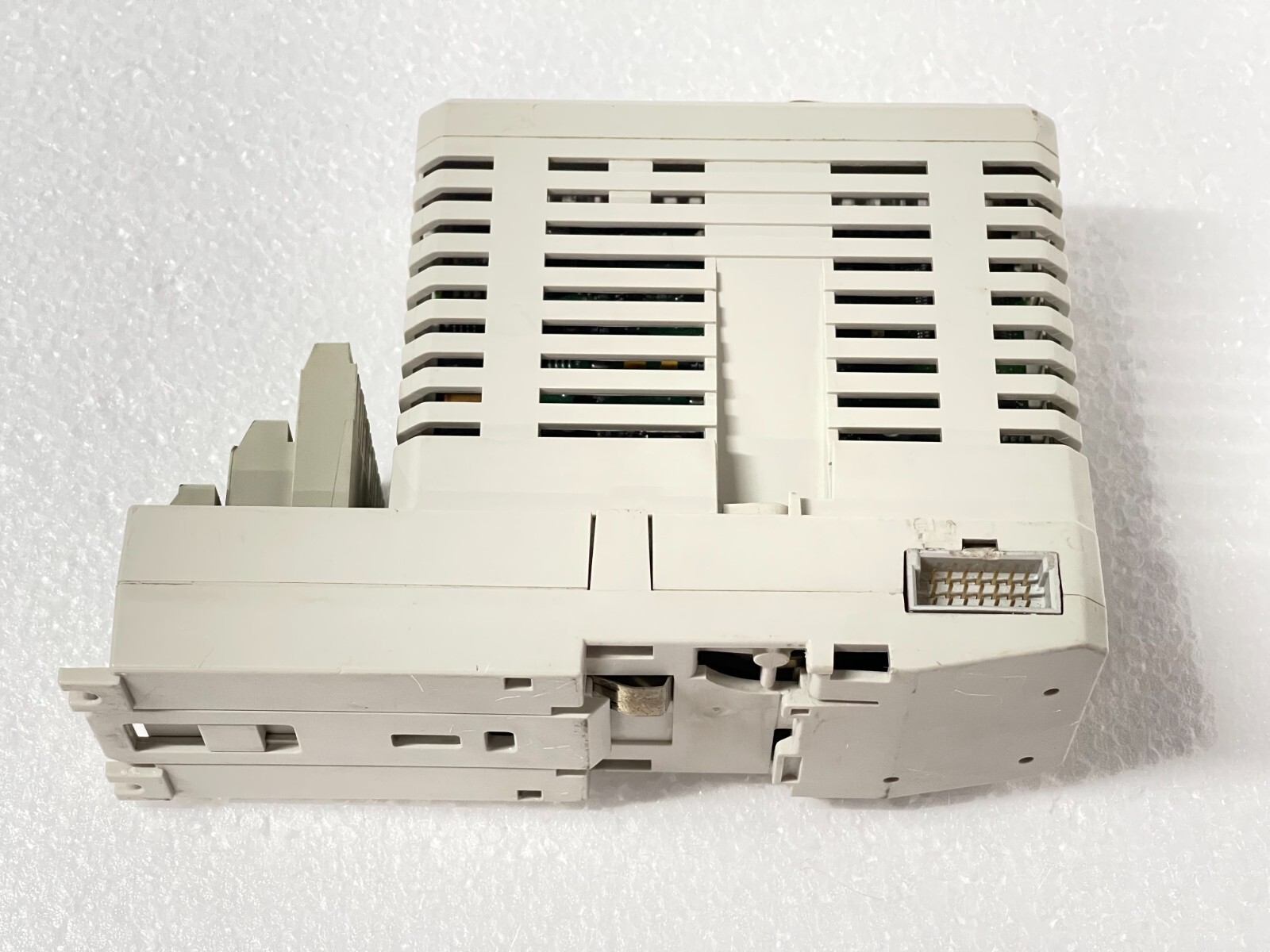 ABB AO810V2 8ch 0..20mA 3BSE038415R1 PR:D With 3BSE013230R1 PR:G