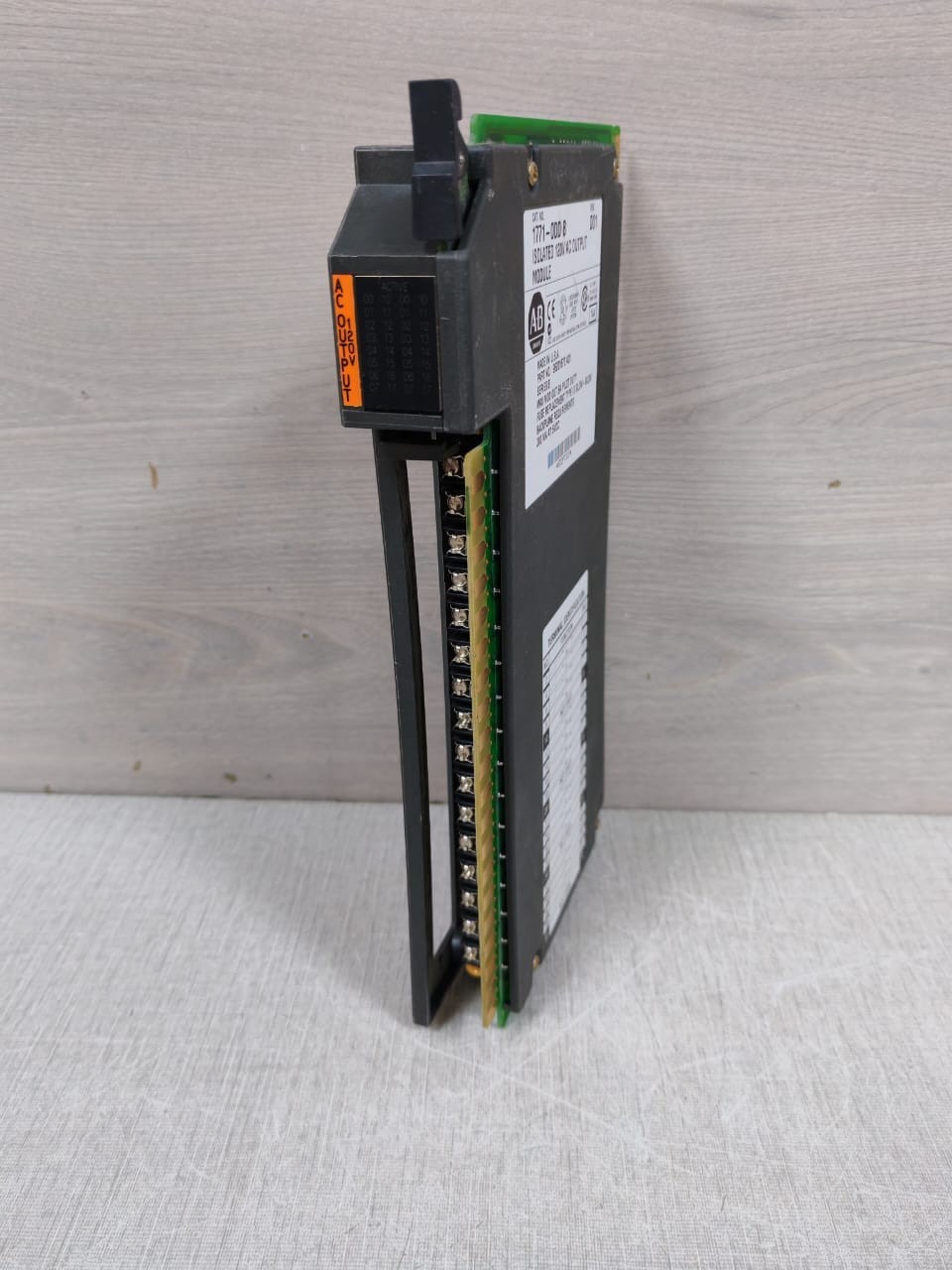 ALLEN BRADLEY 1771-ODD B REV.D01 ISOLATED 120V AC OUTPUT MODULE