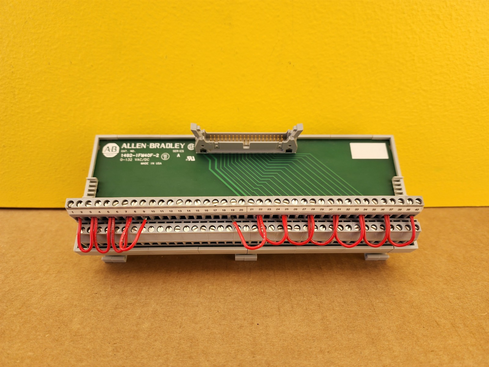 Allen Bradley 1492-IFM40F-2 Ser. A Feed Through Digital Interface Module,40 Pins