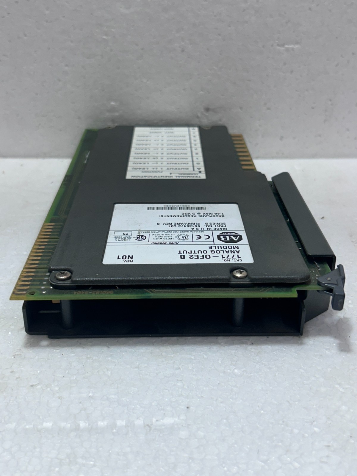 Allen-Bradley 1771-OFE2 B Analog Output Module TERMINAL MISSING
