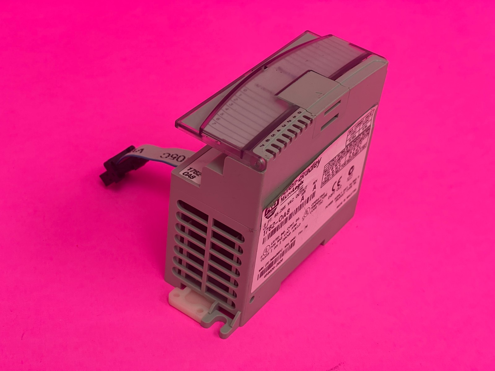 Allen-Bradley 1762-OA8 Ser A MicroLogix 8-Point 120/240V AC Digital Output Modul