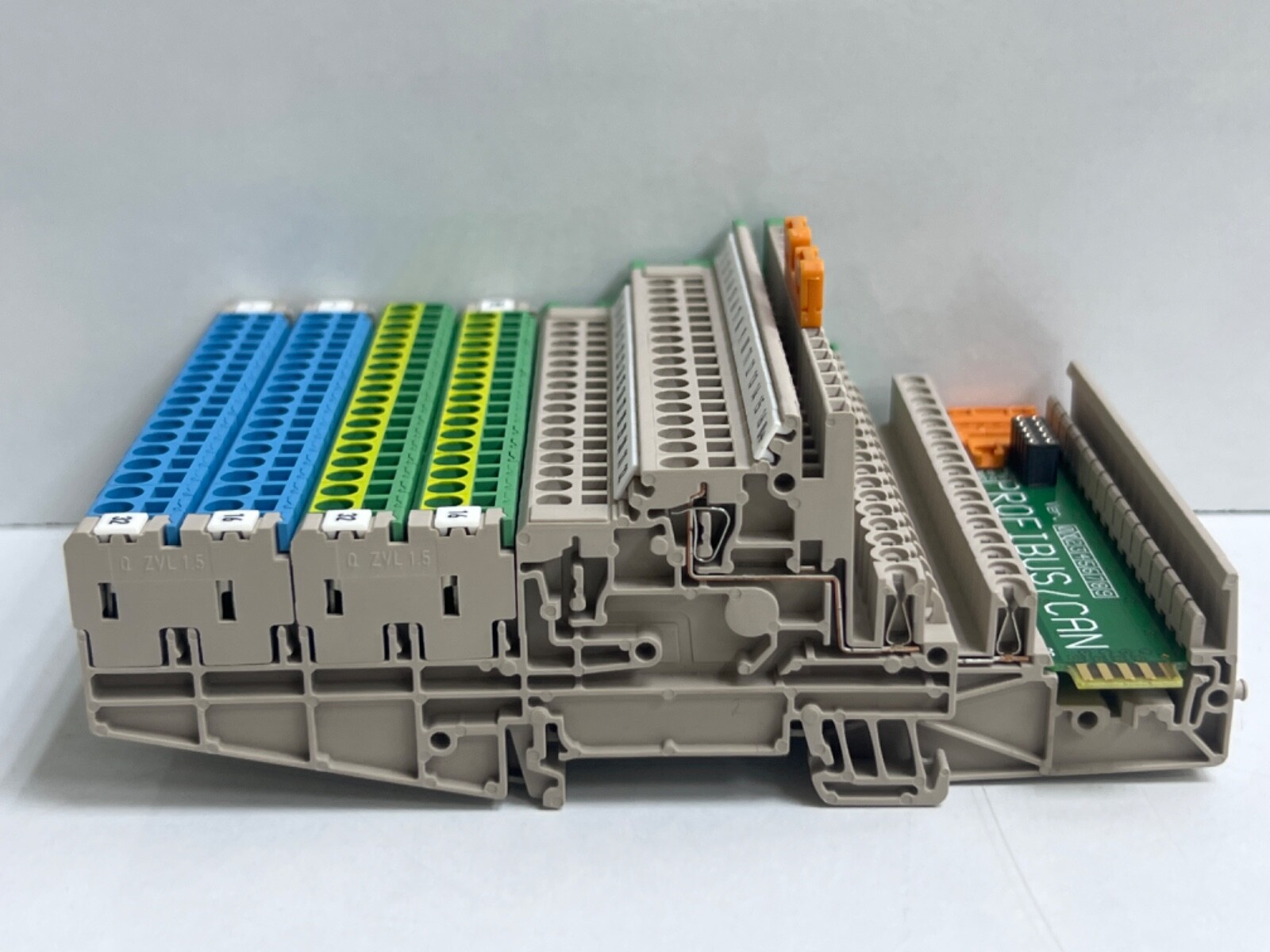MICRO INNOVATION ZSB-1.5/16-S/S/P/P/-/- Base Module/Terminal Block Assembly