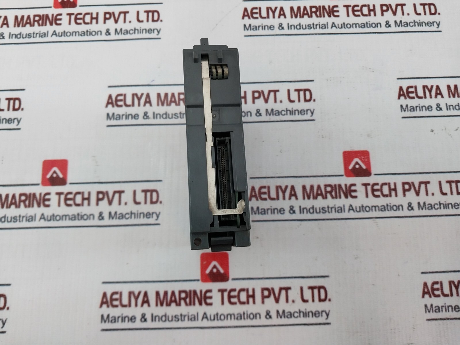 Mitsubishi QY50 PLC I/O Module for Use with Melsec Q Series 12/24VDC 0.5A