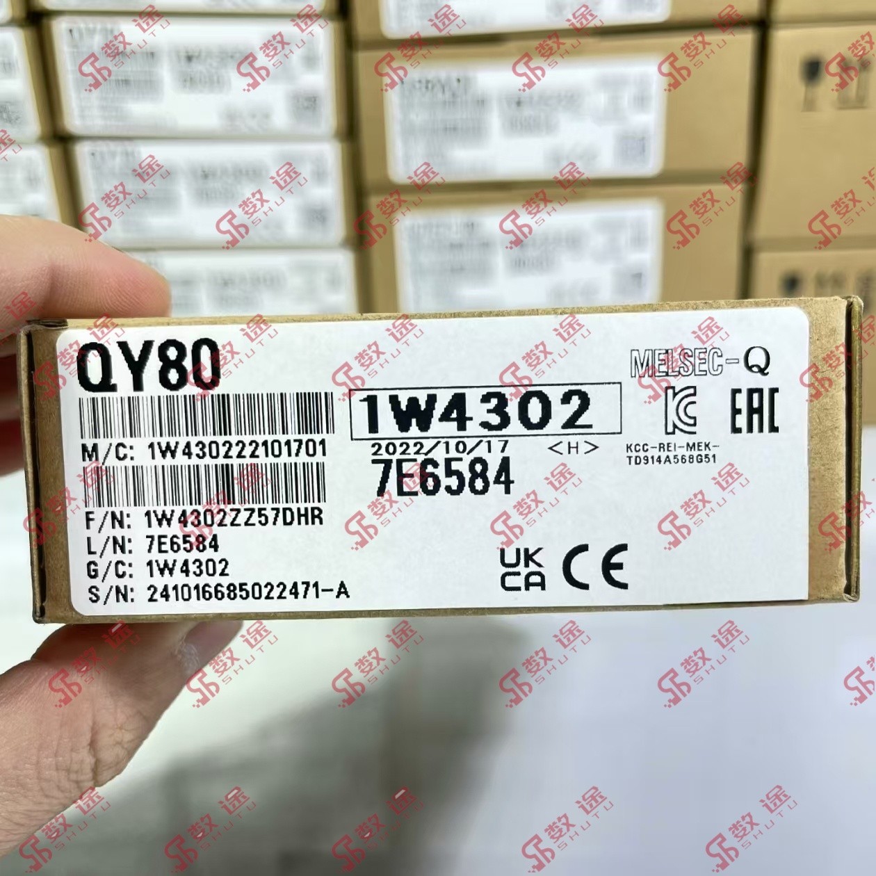 1PCS In Box New Mitsubishi QY80 Output PLC Module