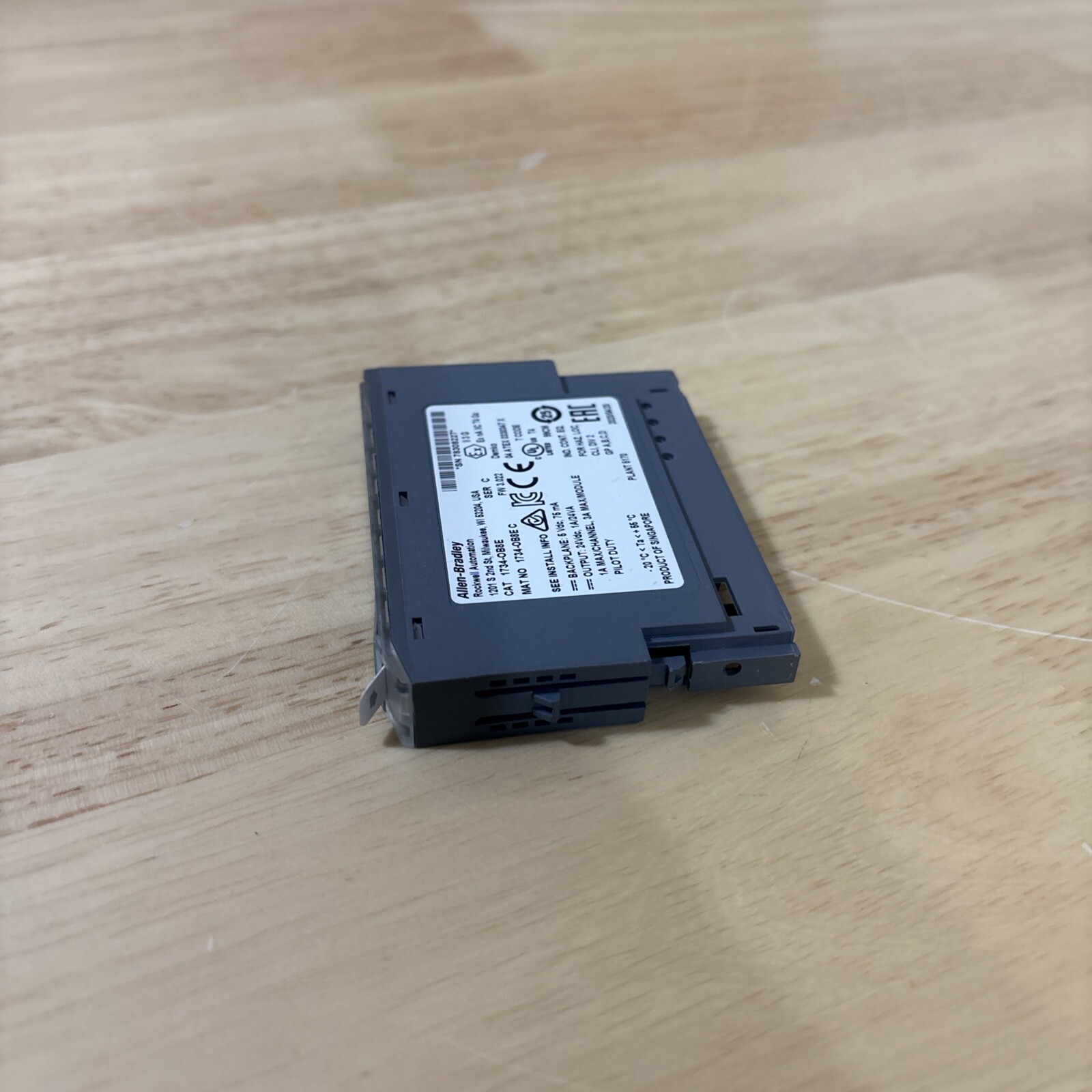 ALLEN BRADLEY 1734-OB8E Ser. C F/W 3.022 / 1734OB8E (USED TESTED CLEANED)