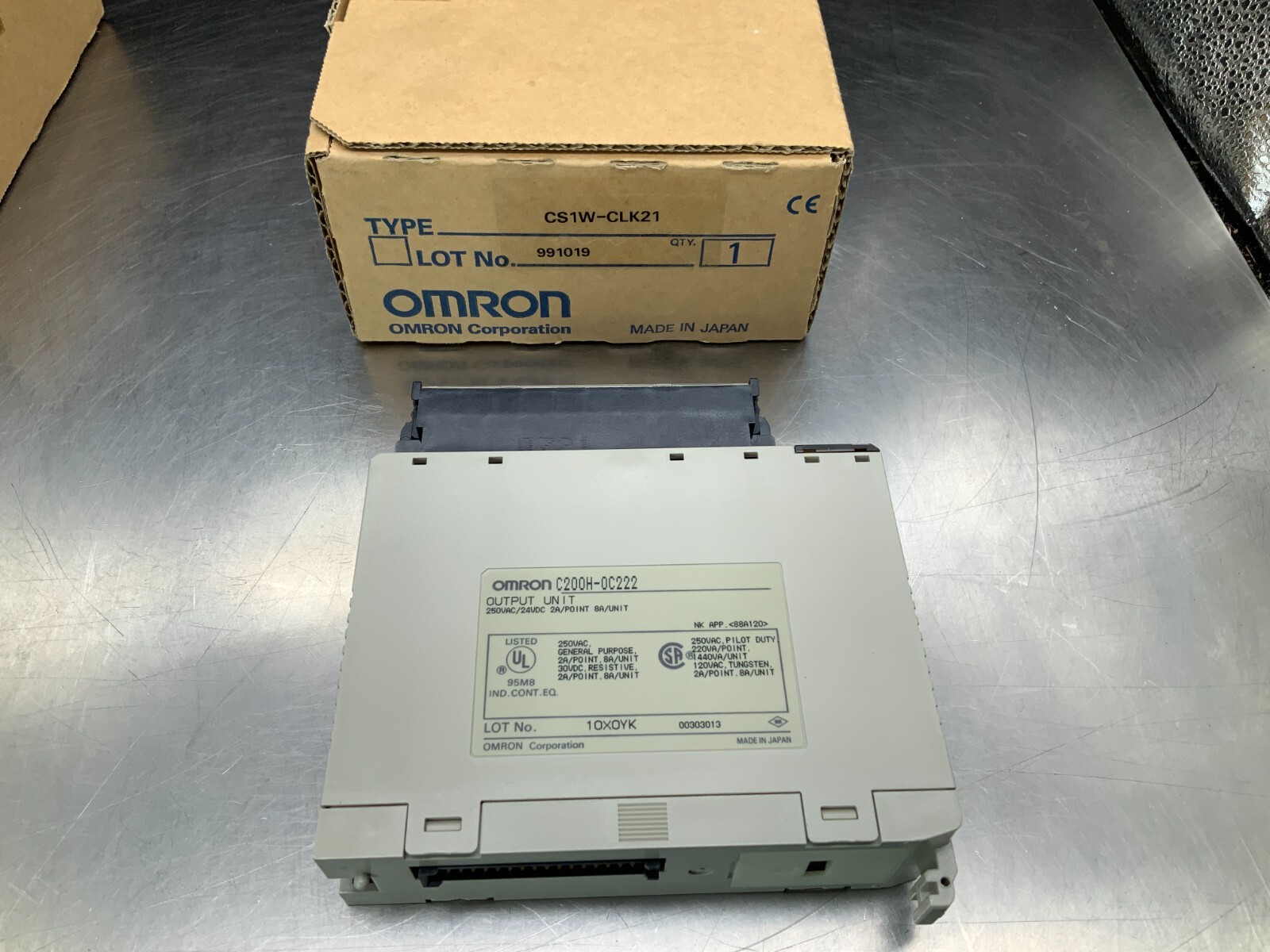 Omron C200H-OC222 Output Module Relay