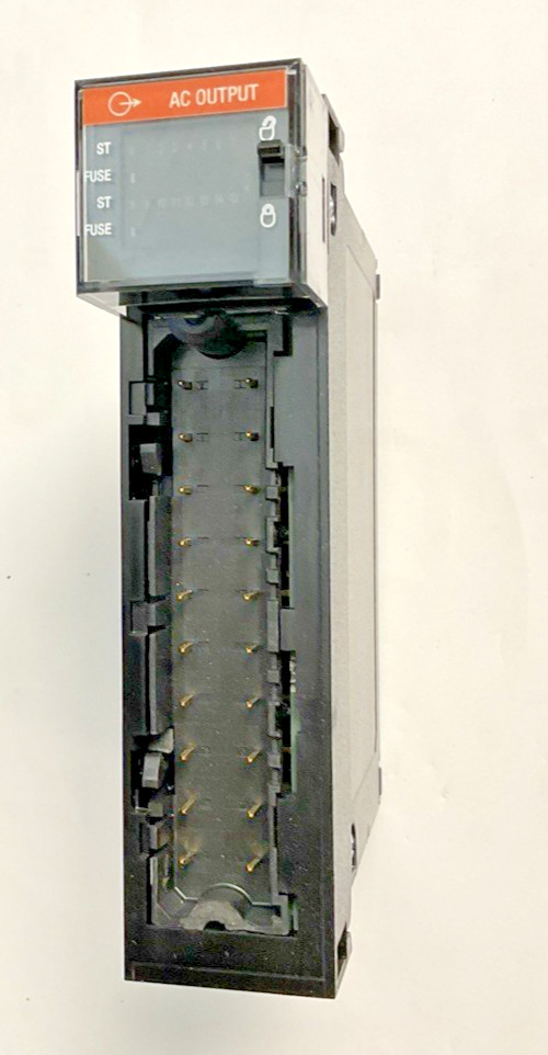 ALLEN BRADLEY 1756-OA16 SER A FW 3.2 16 PT D/O MODULE OUTPUT 50/60HZ