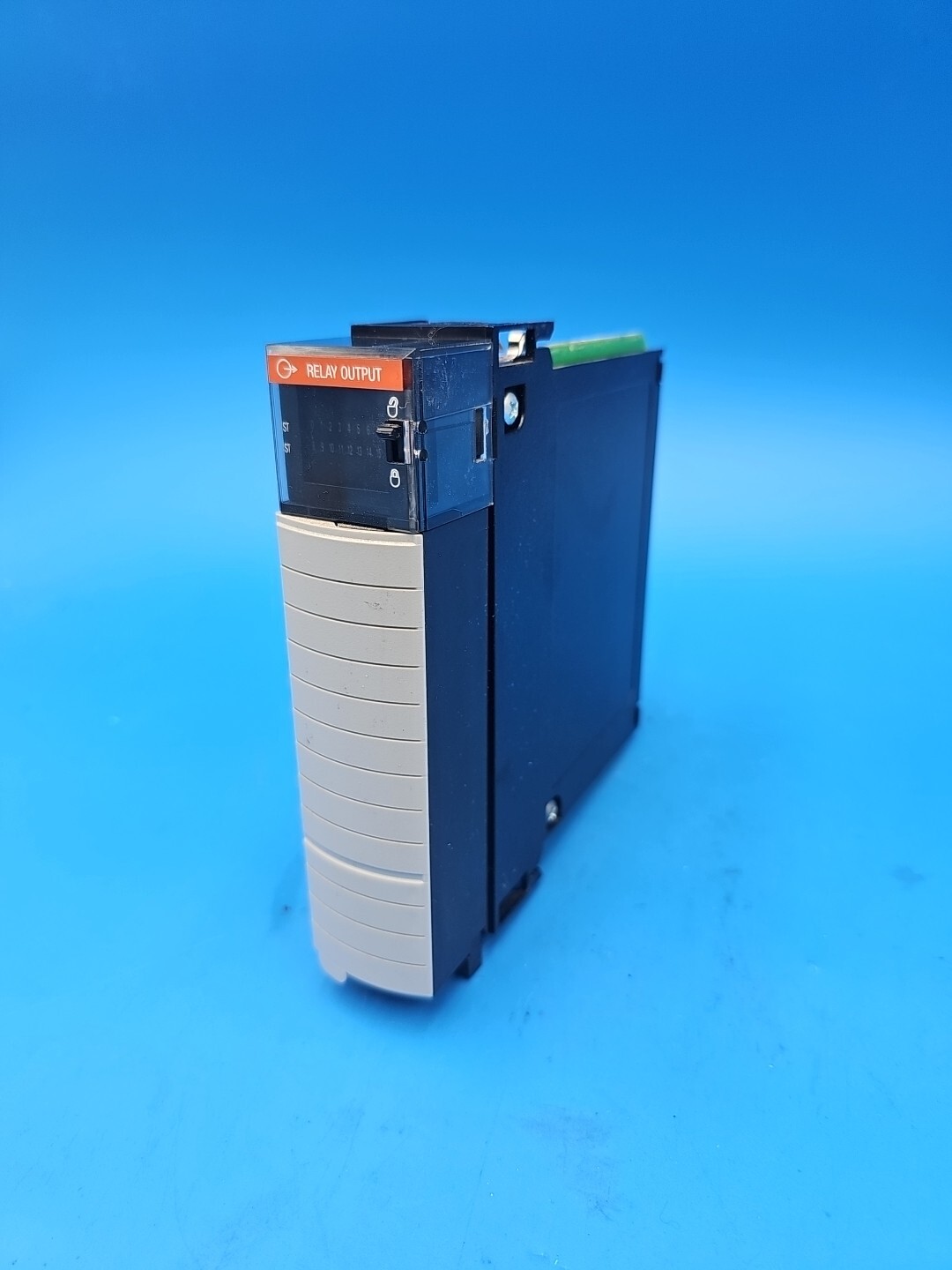 Allen Bradley 1756-OW16I Series A ControlLogix Relay Output Module