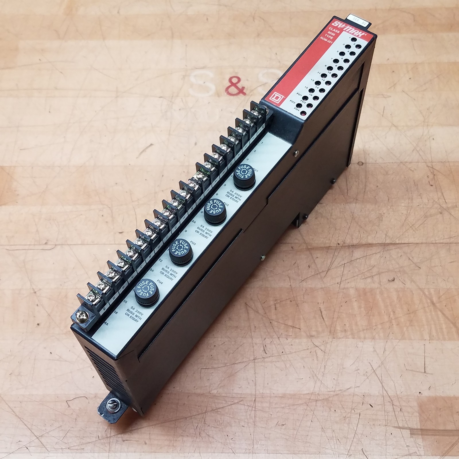 Square D Sy/Max 8030 ROM-221 Output Module, 16AMP, 120VAC, 16 Outputs, Series D2