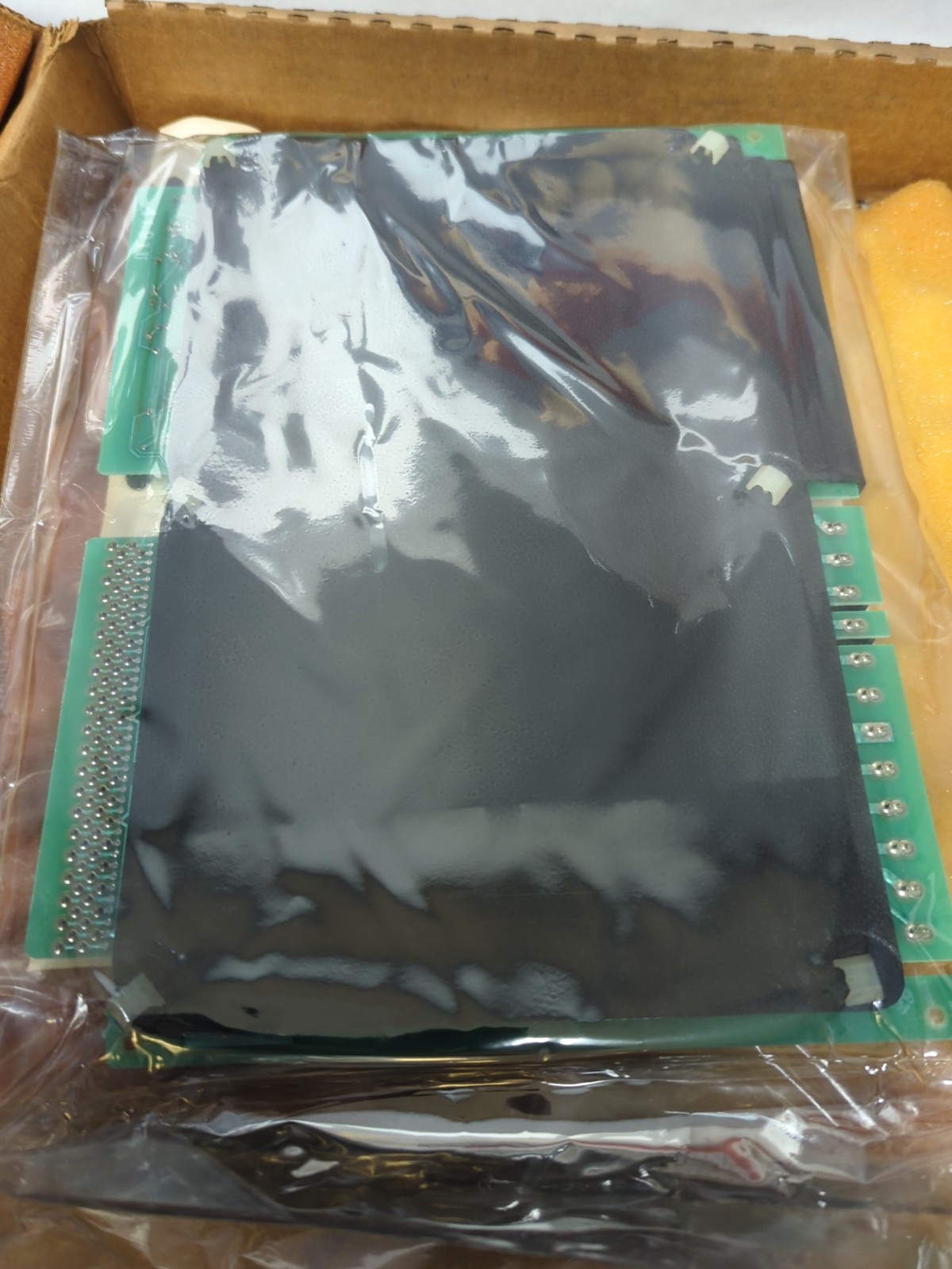 GE FANUC,IC600BF904K,OUTPUT MODULE SERIES SIX 115V NOS