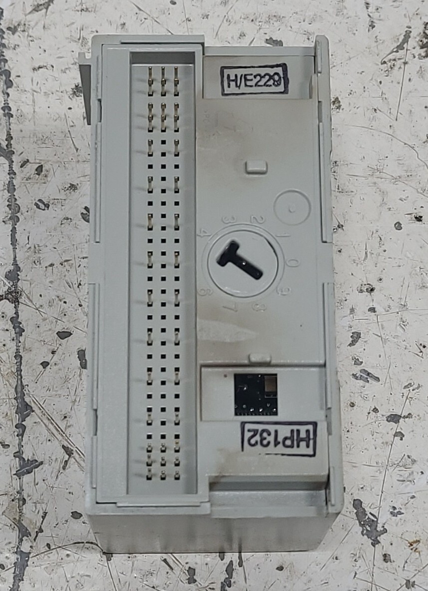 ALLEN-BRADLEY 1794-OW8 SER A REV B01 RELAY OUTPUT MODULE