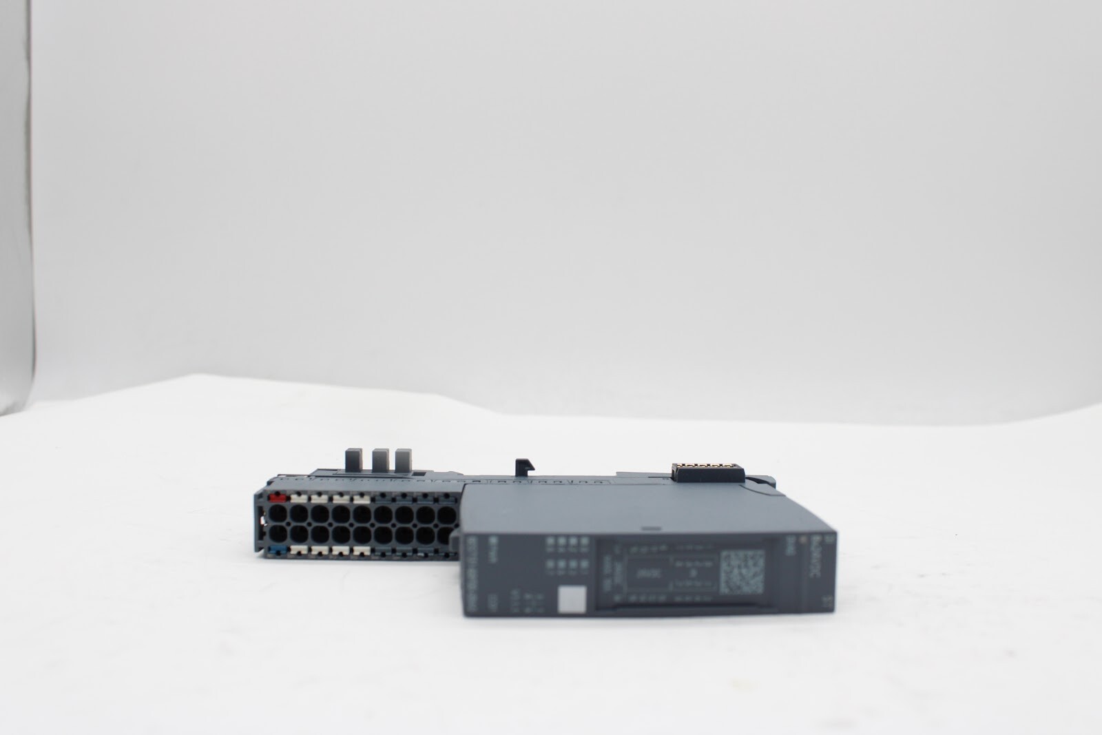 Siemens 6ES7131-6BF00-0BA0 Module, DI 8X 24VDC + 6ES7 193-6BP00-0BA0 Base Unit