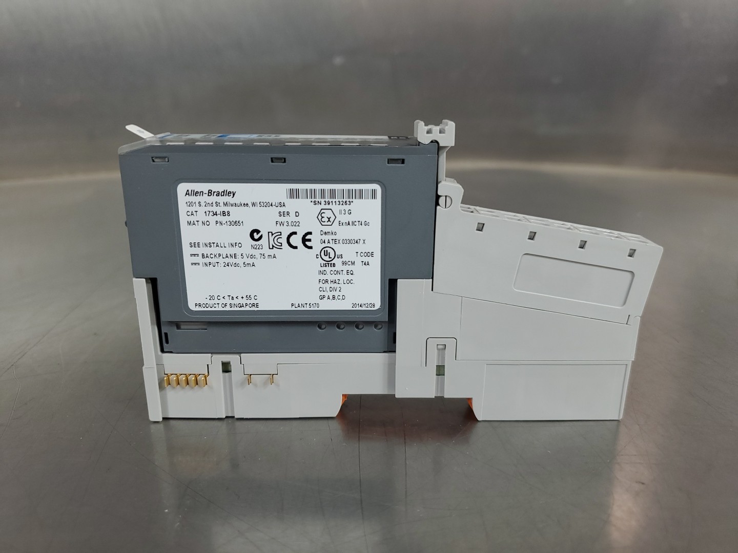 Allen Bradley 1734-IB8/D Sink Input Module w/1734-MB Base. 3D-41