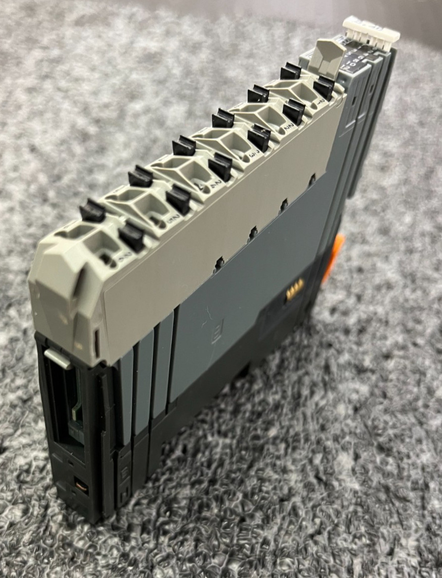 B&R X20D09322 Digital Output Module Rev 10 w/ X20BM11 Base and terminal block