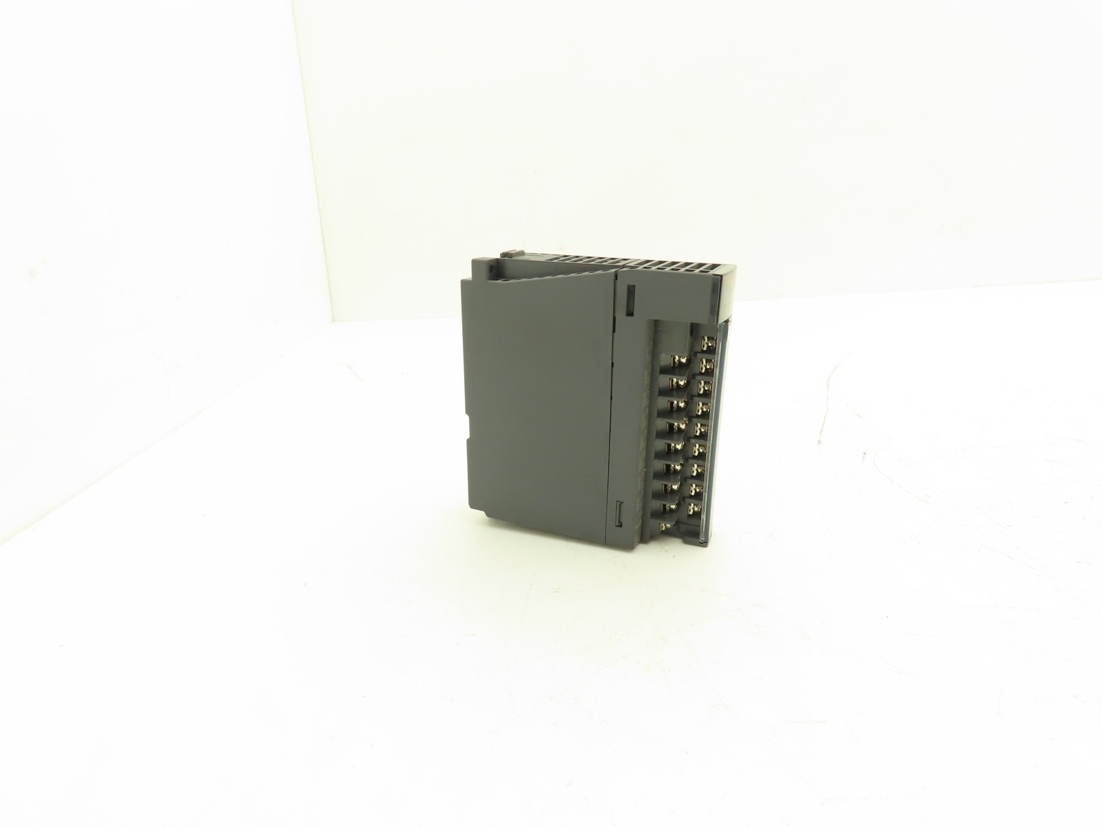Mitsubishi Q68ADV Melsec-Q A/D Converter Unit -10~10V 15VDC 30mA 5VDC 0.64A