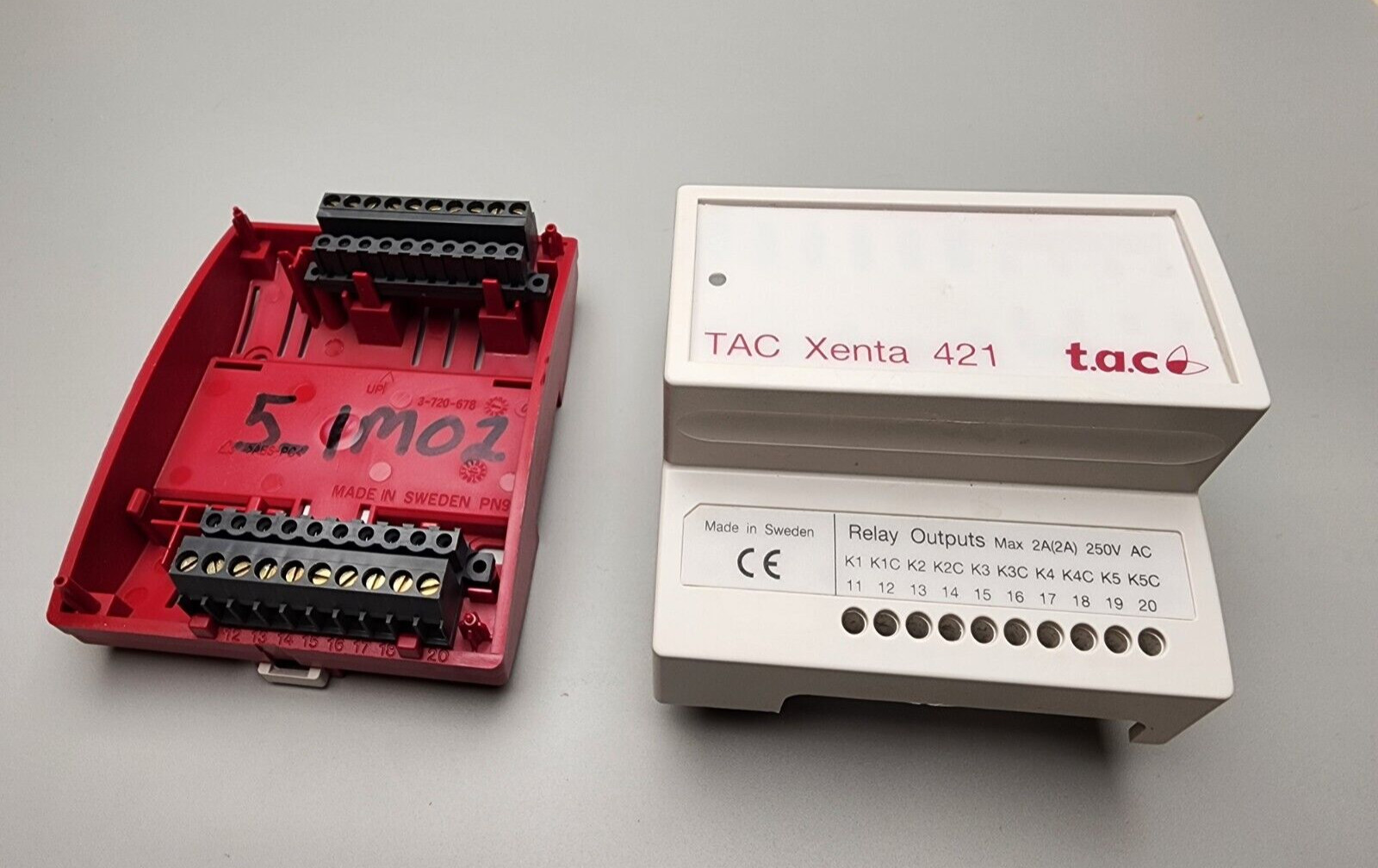 TAC Xenta 421 with base, Digital Input and Output Module, 0-073-0241-1