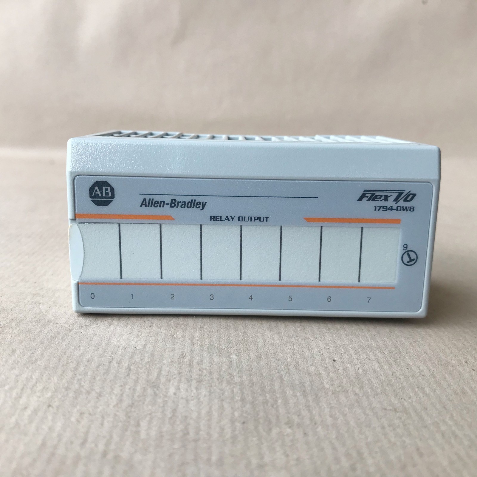ALLEN-BRADLEY 1794-OW8 RELAY OUTPUT MODULE