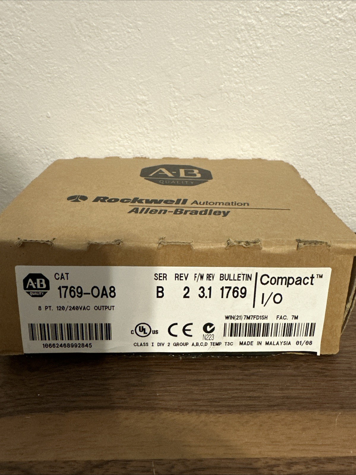 Allen Bradley Compact I/O Output Module 1769-OA8 Ser. B Rev.1 New
