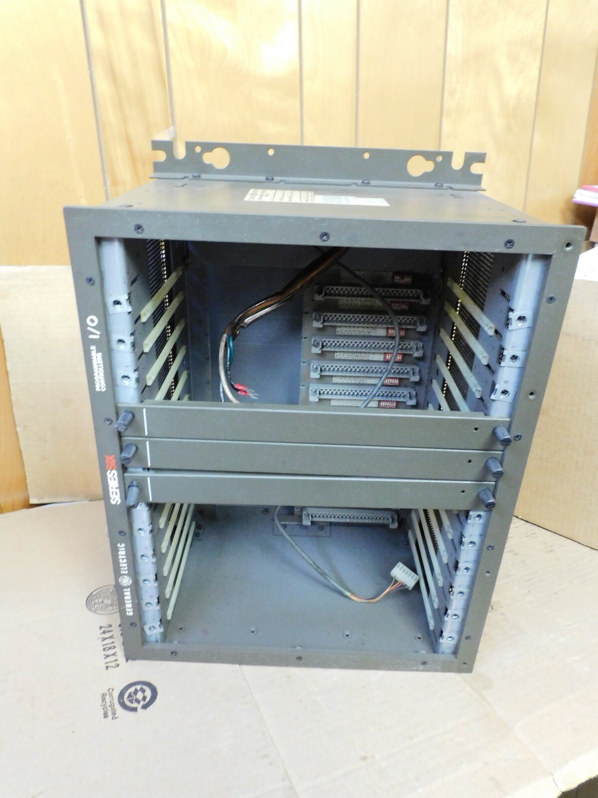 GE FANUC SERIES SIX PROGRAMMABLE CONTROLLER IC600YR511A SERIES 6 CARD RACK