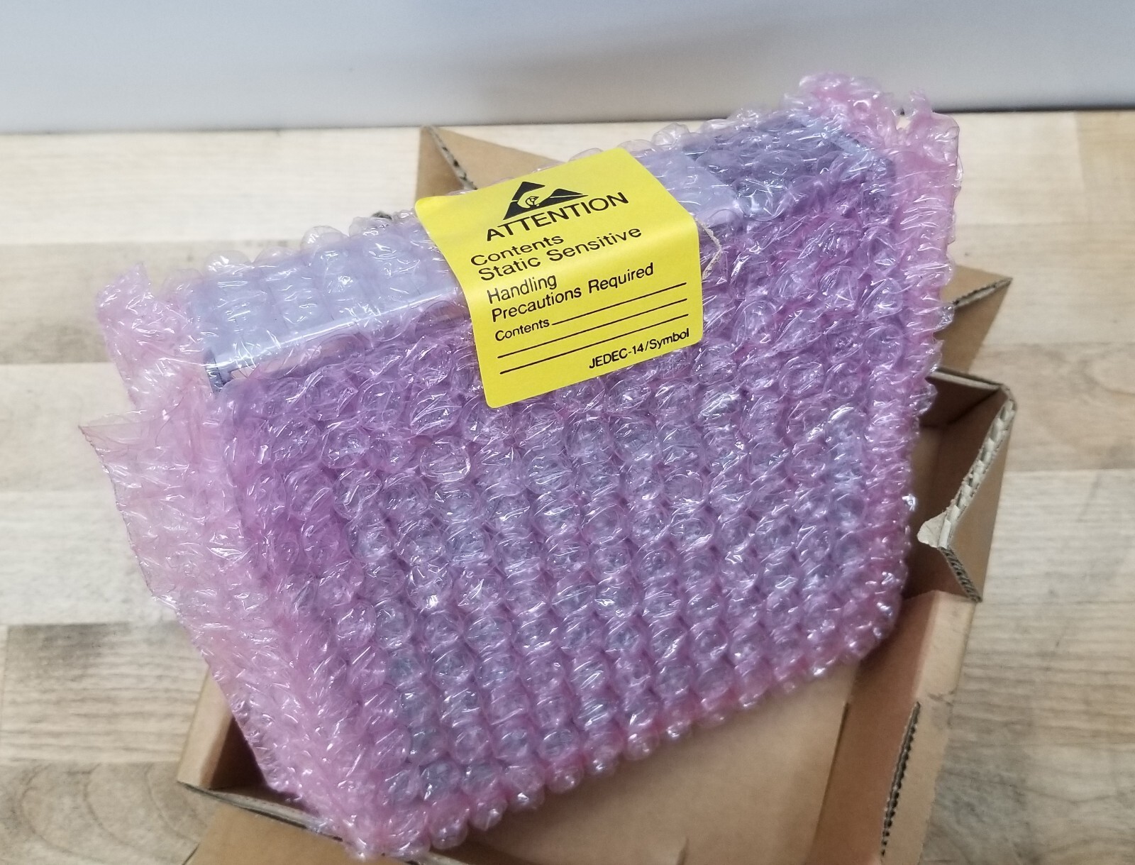 NEW Allen-Bradley 1746-OB8 Factory Sealed SLC 500 Output Voltage Module PLC