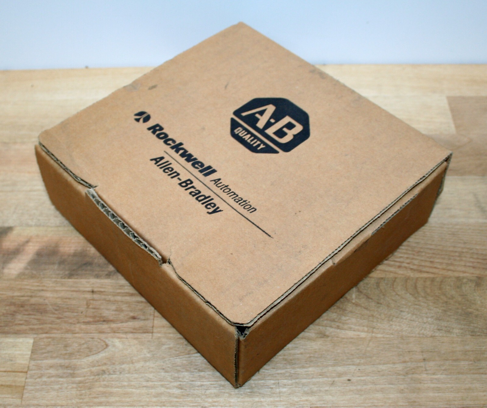 NEW Allen-Bradley 1746-OB8 Factory Sealed SLC 500 Output Voltage Module PLC