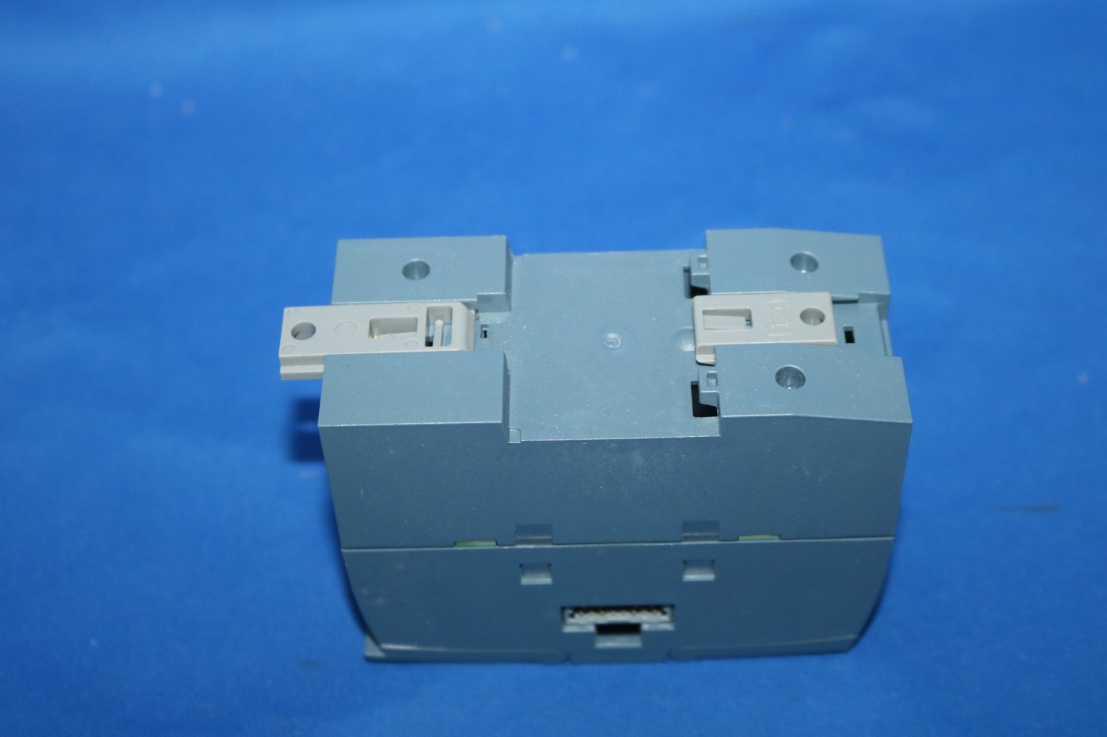 Siemens Simatic SM1221 6ES7 221-1BF32-0XB0 8x digital output 6ES7221-1BF32-0XB0