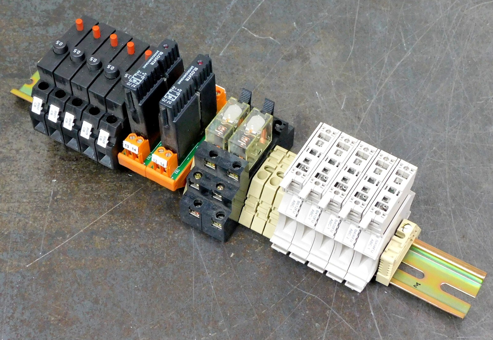 Weidmuller & Allen Bradley LR82859, WSI6/2, EW35, 700-HK36Z24, GH005 DIN Rail