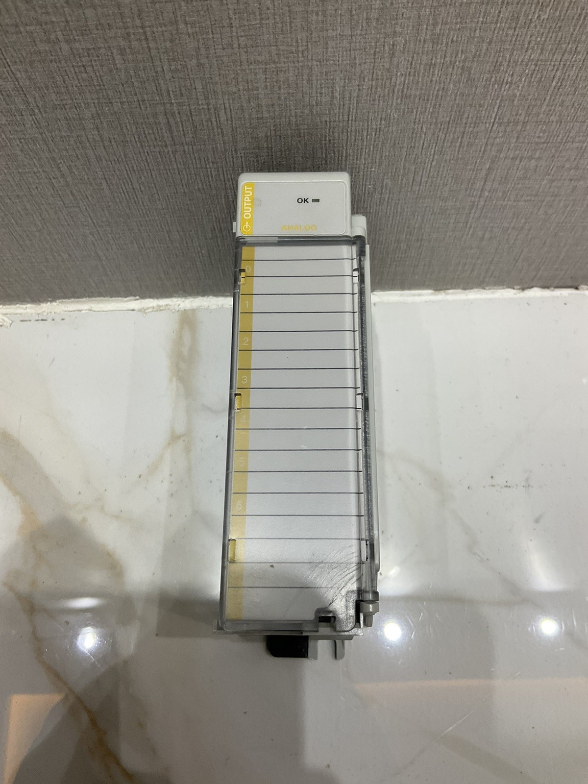 ALLEN BRADLEY 1769-OF8V/A 8 CHANNEL VOLTAGE OUTPUT MODULE