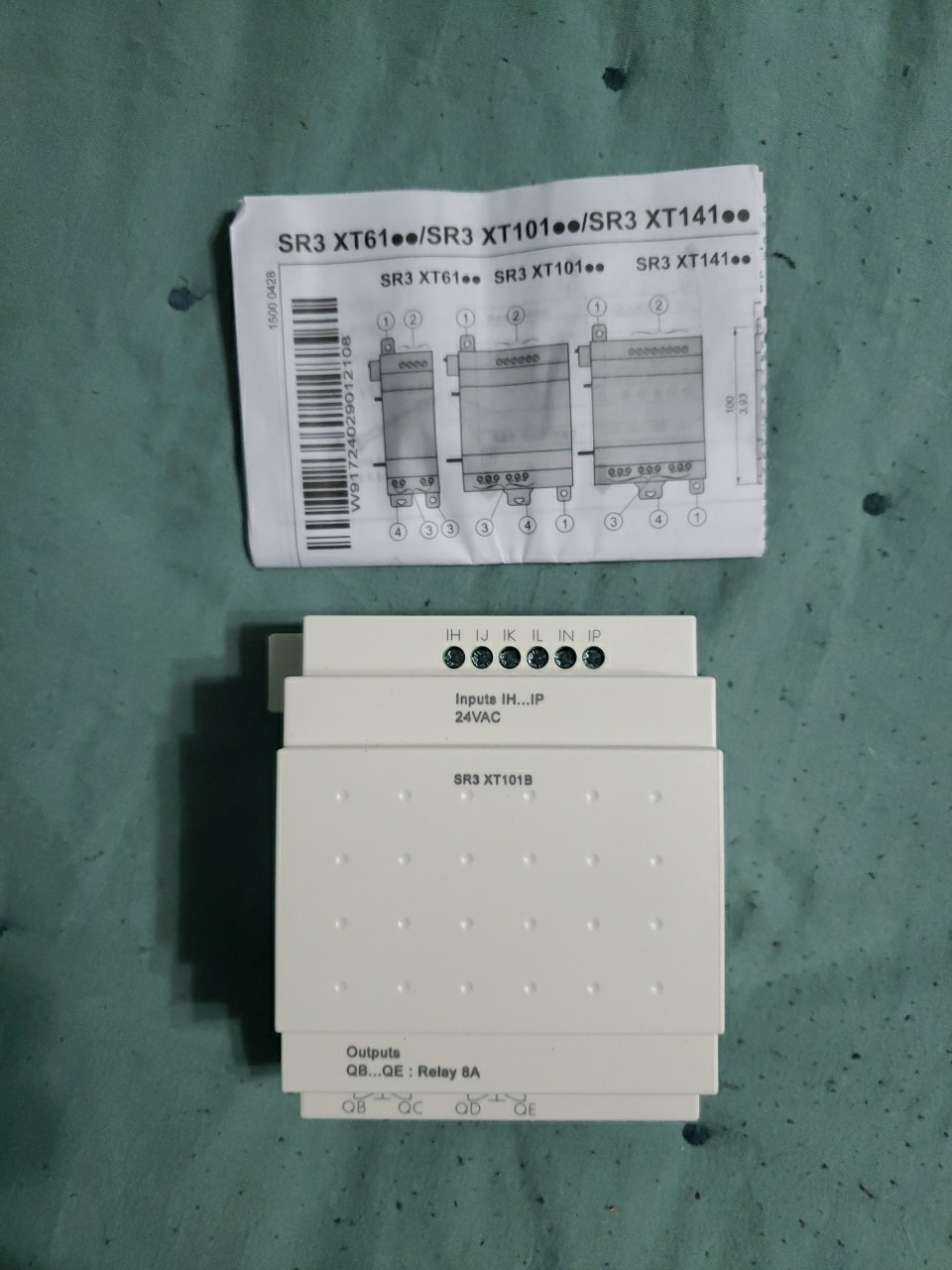 Schneider SR3XT101B Discrete I/O Expansion Module 24VAC 6-In 4-Out.