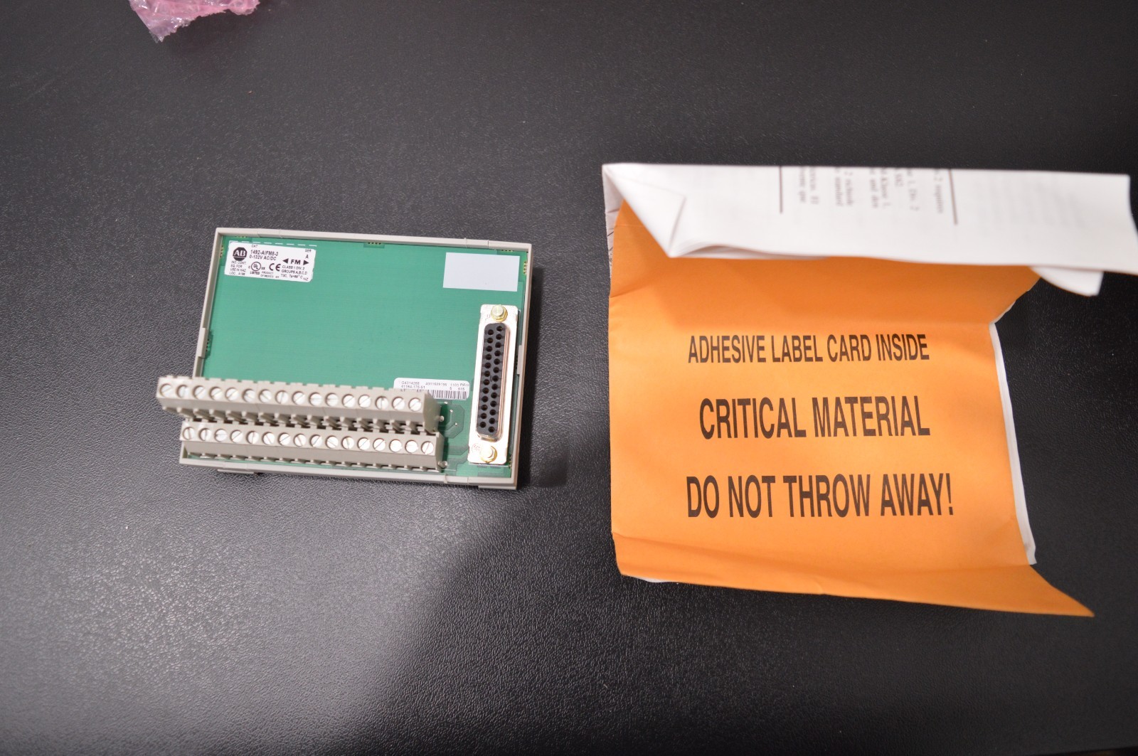 Allen Bradley ‘1492-AIFM8-3’ Feed Through Analog Interface Module 8 Channel