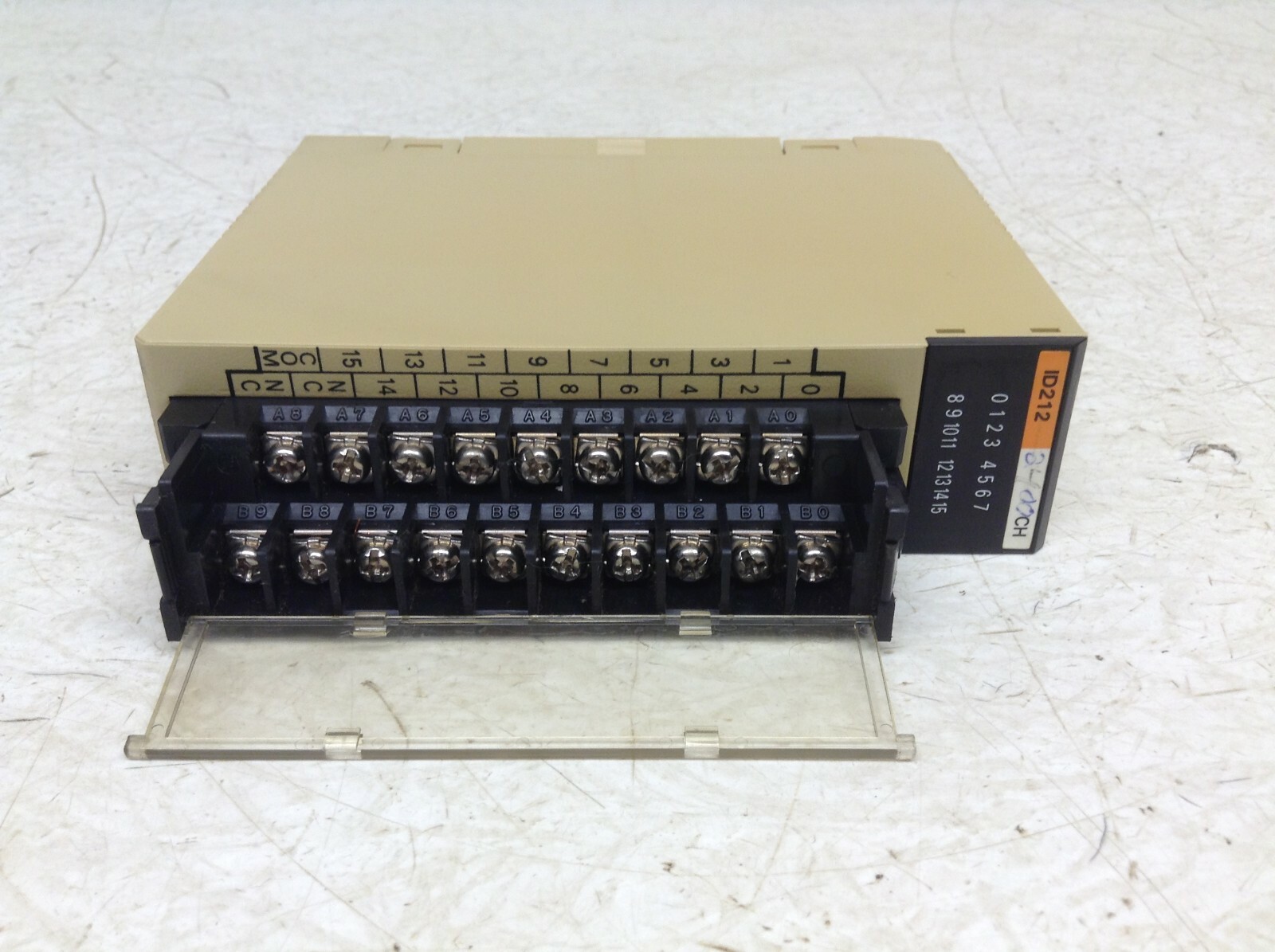 Omron C200H-ID212 Input Unit 24 VDC 16 Point C200HID212