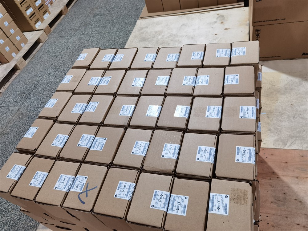Digital Output Module 1PCs With Warranty Output 1734-OA4 /C I/O
