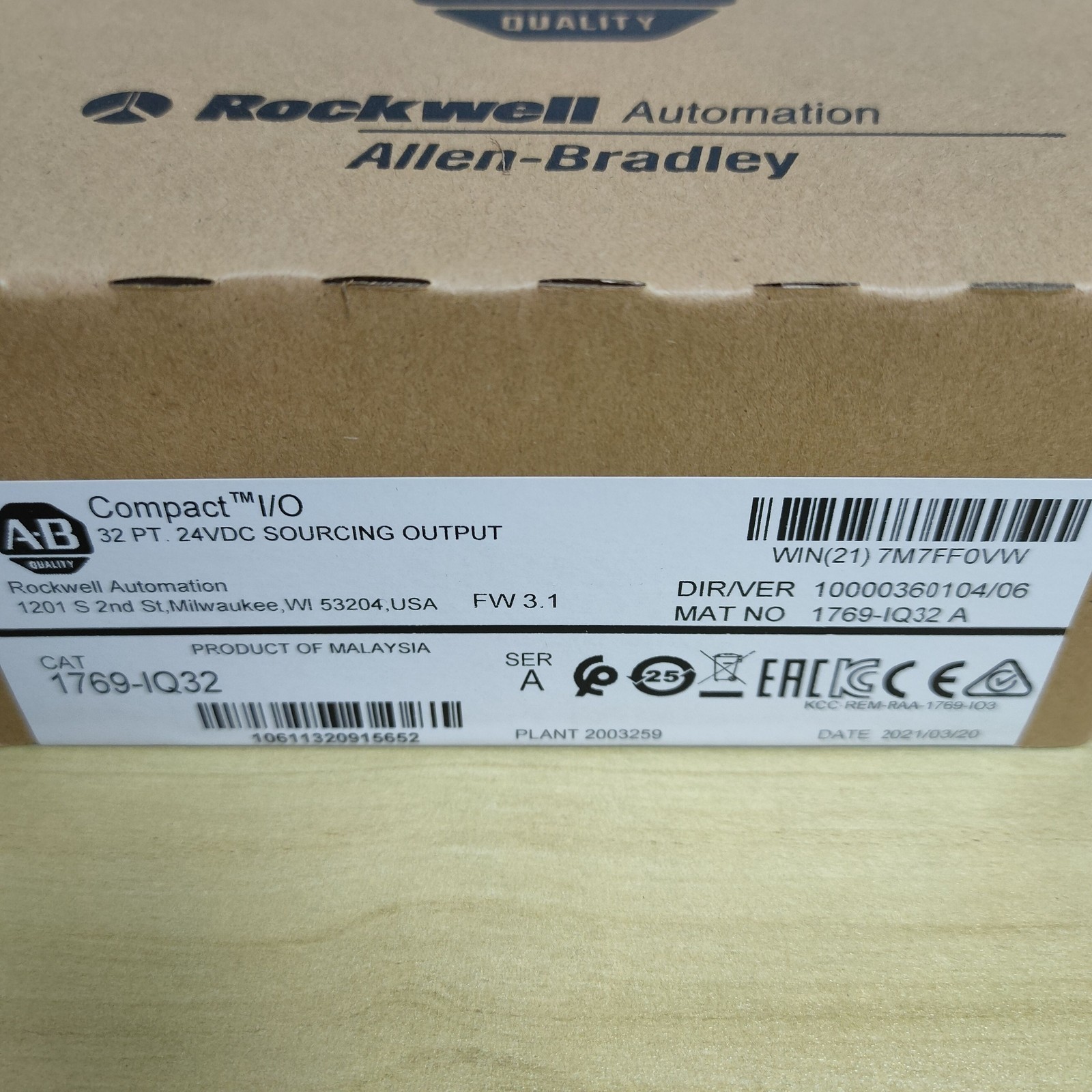 AB 1769-IQ32 SER A CompactLogix 24VDC Input Module New Factory Sealed TX Stock