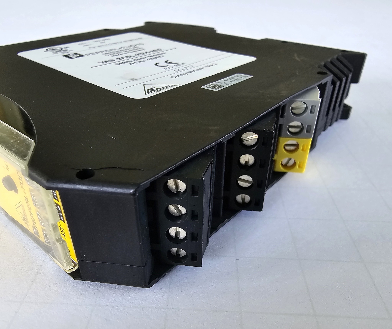 Pepperl + Fuchs VAS-2A8L-KE4-8SE Safety Relay 235077 – New